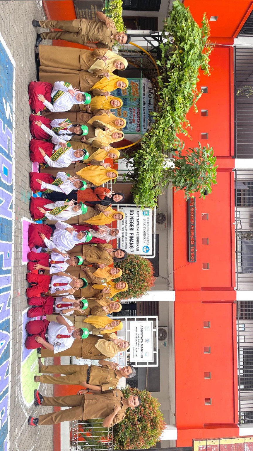 Kegiatan bersama tim sekolah